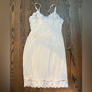 Vintage Classic White Lace-Trim Slip Chemise with Adjustable Straps